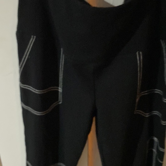 Stretch capri pants with white stitching - Picture 2 of 3